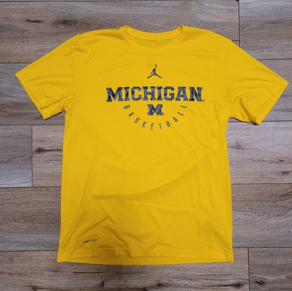 Nike Men's Yellow Michigan Basketball T-Shirt